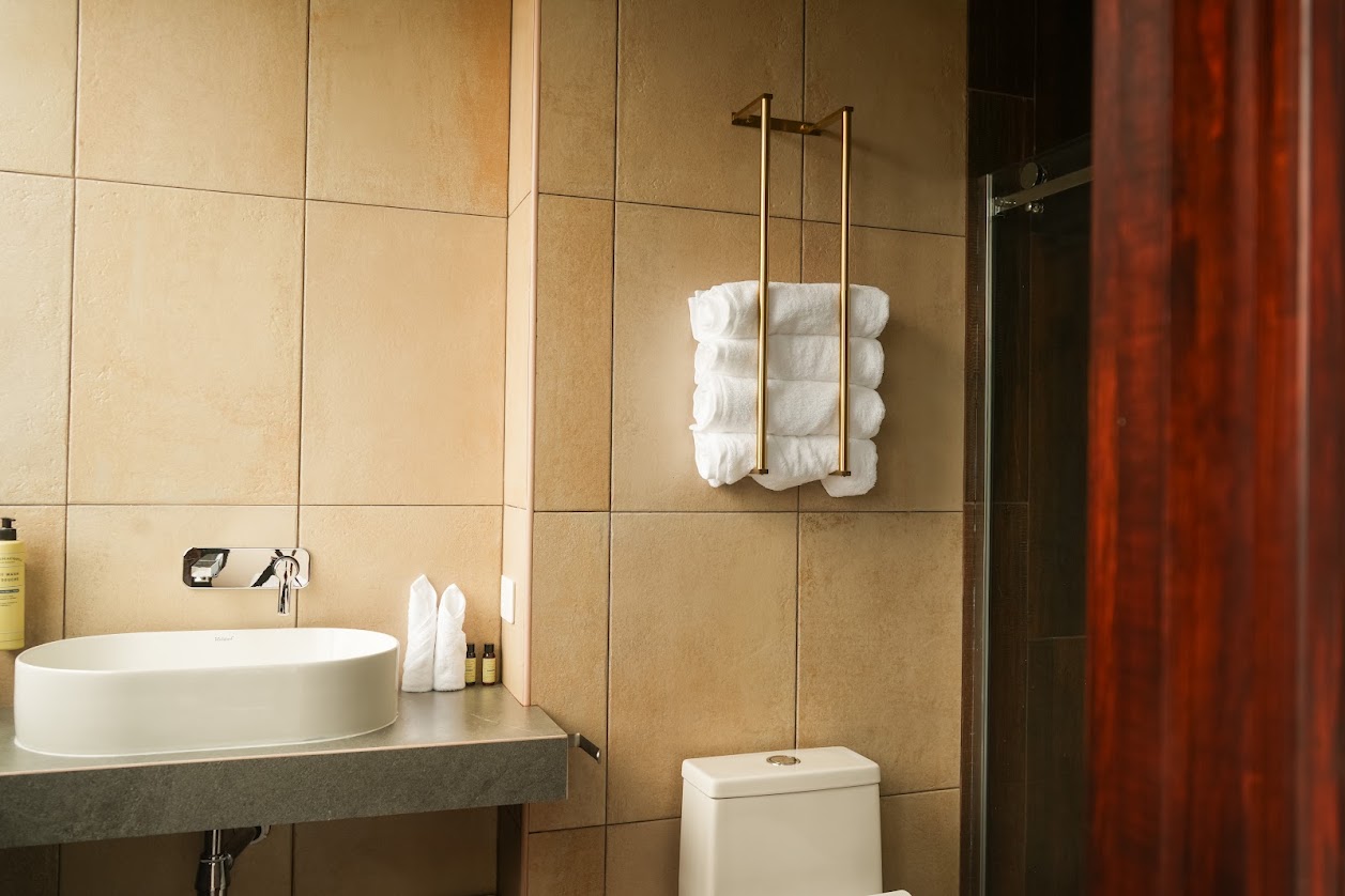 Ducha con agua caliente de la habitación 2